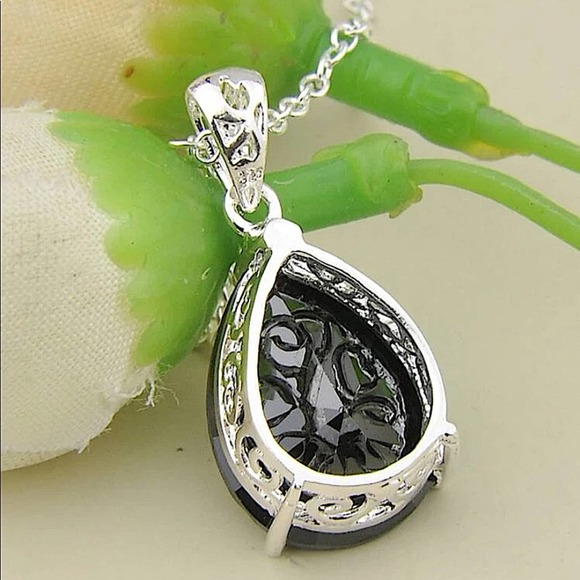 Beautiful Sterling Silver BLACK ONYX WATER DROP PENDANT NECKLACE.  So pretty! - Picture 3 of 4